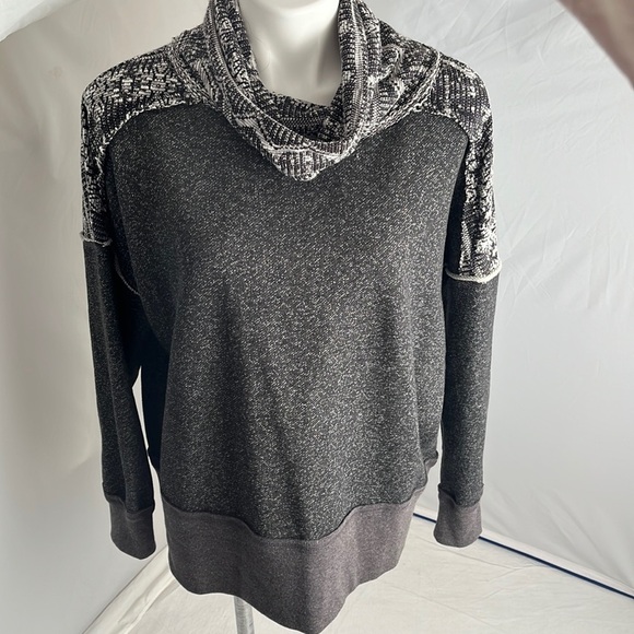 ODDY Tops - Oddy black and gray heather cowl neck knit top